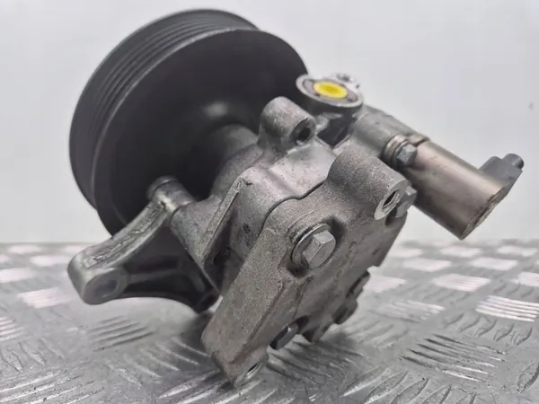 Servostyrningspump Mercedes E200 CGI W212 A0064666801 image 3