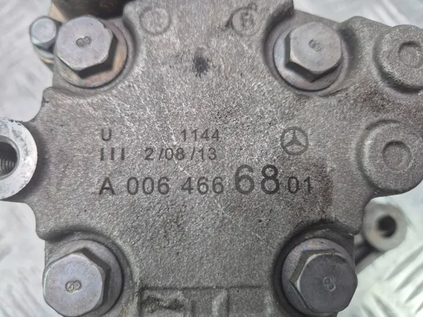 Servostyrningspump Mercedes E200 CGI W212 A0064666801 image 4