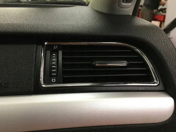 OEM KRATKA NAWIEWU Hila Skoda Superb II 08-13 image 2
