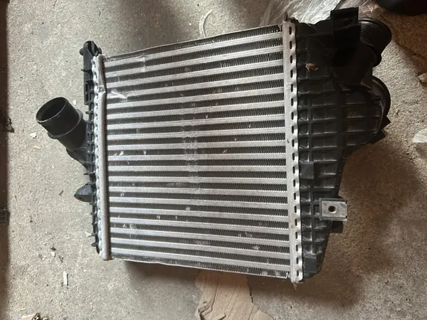 Intercooler Porsche Cayenne 9Y0 4MO145803BP lado direito image 2