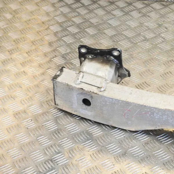 Viga de para-choque traseiro AUDI A6 2.0L diesel 4G5807309 image 3