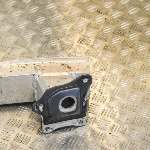 Viga de para-choque traseiro AUDI A6 2.0L diesel 4G5807309 image 6