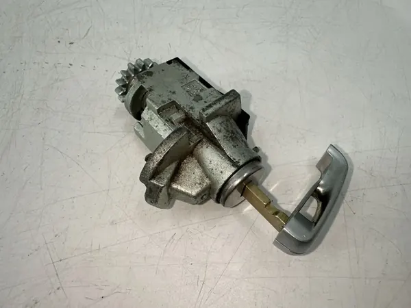 BMW OEM 51217310729 Framdörrslåsinsats image 3