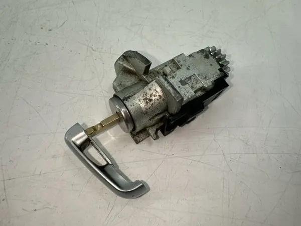 BMW OEM 51217310729 Framdörrslåsinsats image 4