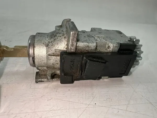 BMW OEM 51217310729 Framdörrslåsinsats image 5