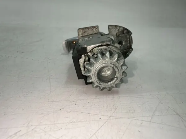 BMW OEM 51217310729 Framdörrslåsinsats image 6