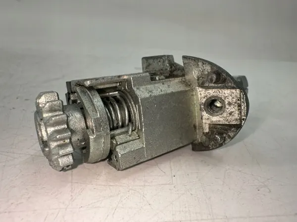 BMW OEM 51217310729 Framdörrslåsinsats image 7