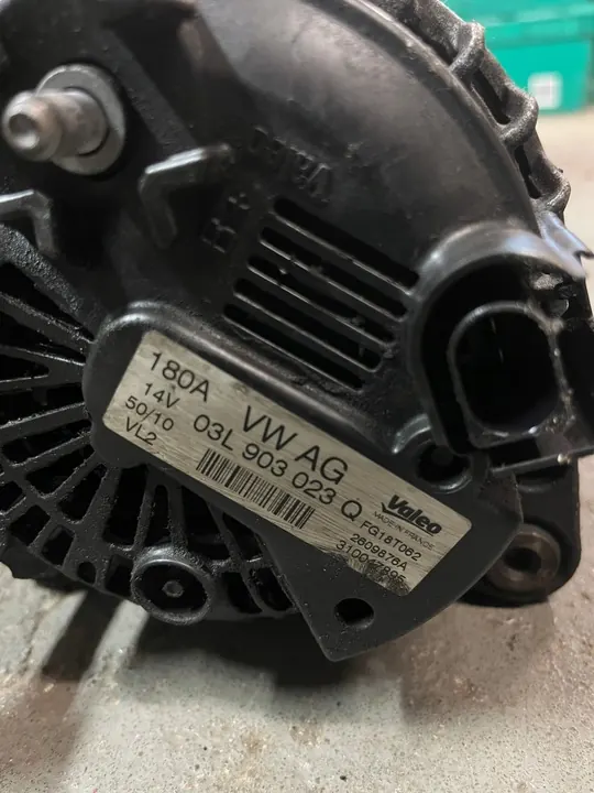 VW T5 LIFT 2.0 BITDI Vaihtovirtageneraattori 03L903023Q image 6