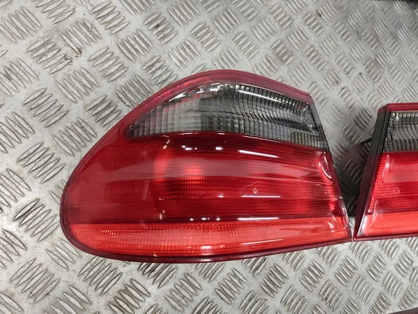 MERCEDES E W210 LIFT SEDAN LINKER ACHTERLICHT A2108208164 image 2