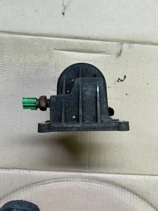 Base Filtro Aceite FORD OEM 1L5G-6884-BA Usado image 2