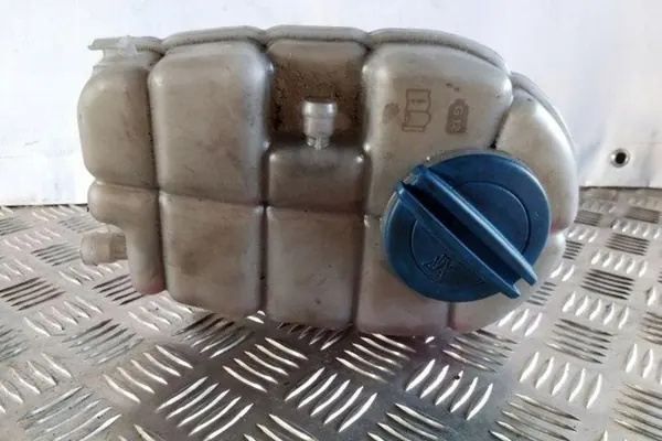 Ausgleichsbehälter AUDI A6 2.0L Diesel image 2