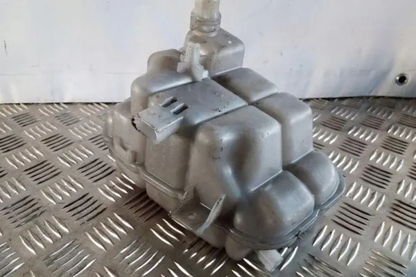 Ausgleichsbehälter AUDI A6 2.0L Diesel image 3