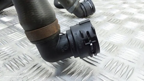 Volkswagen OE 5Q0121049AD Moottorin jäähdyttimen image 4