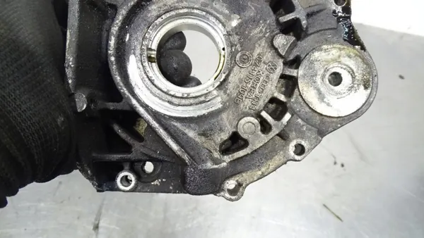 Bomba de aceite usada OEM 074115109B para Volkswagen LT 35 image 4