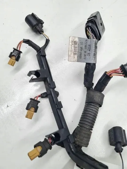 Lignes d'injection AUDI A4 AVANT 2.0L essence 06H971627 image 2