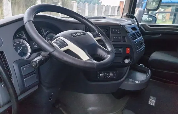 DAF XF 106 480 KM Lift Super Space Cab - Usado image 6