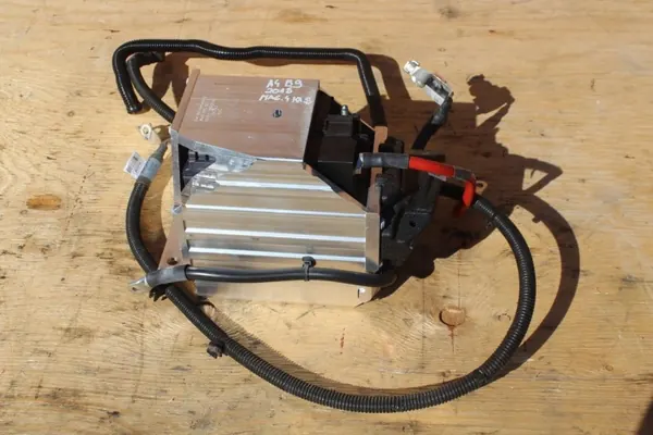 Batterie avant OEM 8W0915172B pour Audi A4/S4 B9 image 2