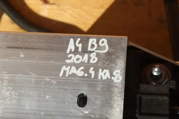 Batterie avant OEM 8W0915172B pour Audi A4/S4 B9 image 6