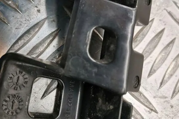 Scivolo paraurti anteriore sinistro VW PASSAT B6 3AA807183 image 3