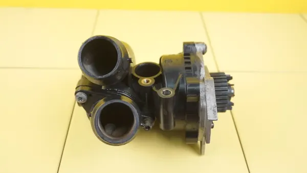 AUDI A4 B8 EXEO A5 1.8 TFSI Vattenpump 06H121026DS image 3