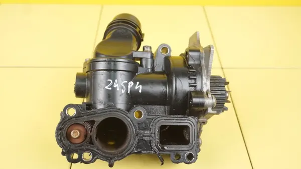 AUDI A4 B8 EXEO A5 1.8 TFSI Vattenpump 06H121026DS image 5