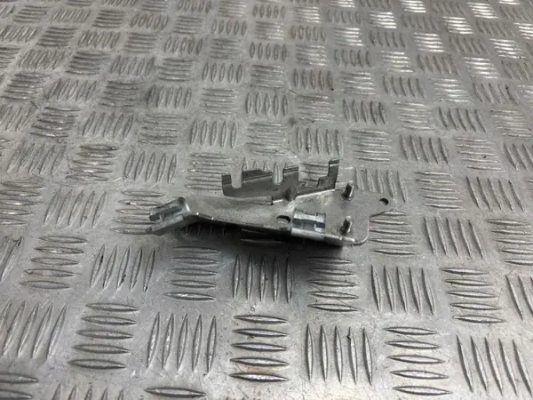 Piezas del vano motor Skoda Octavia Mk4 2020 image 2