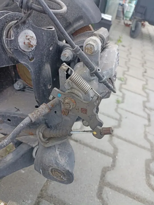 Hintere Bremszange Links Rechts MINI F55 F56 F57 OEM 6860557 6860558 image 4