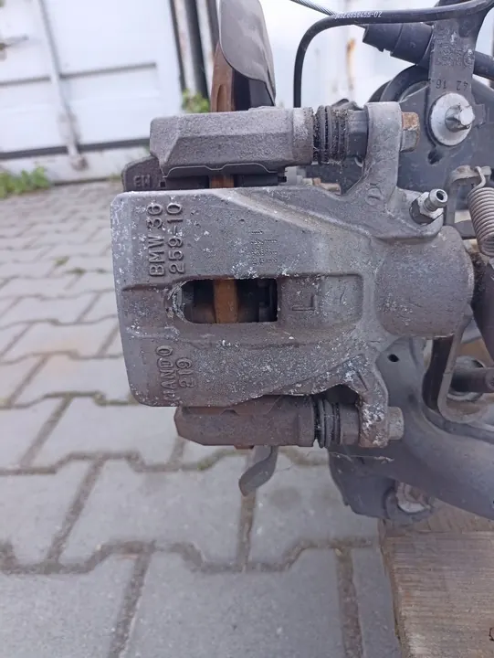 Hintere Bremszange Links Rechts MINI F55 F56 F57 OEM 6860557 6860558 image 5