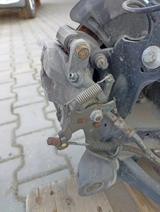 Hintere Bremszange Links Rechts MINI F55 F56 F57 OEM 6860557 6860558 image 7