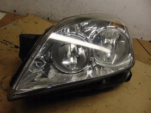 Vasen Etuvalaisin Opel Astra III H Lift image 2