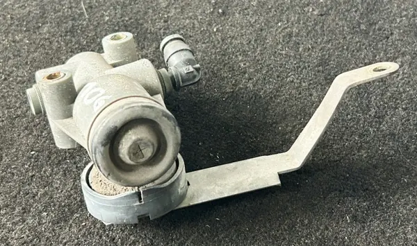 Soupape de nivellement cabine DAF CF Euro 6 OEM 1931032 image 5