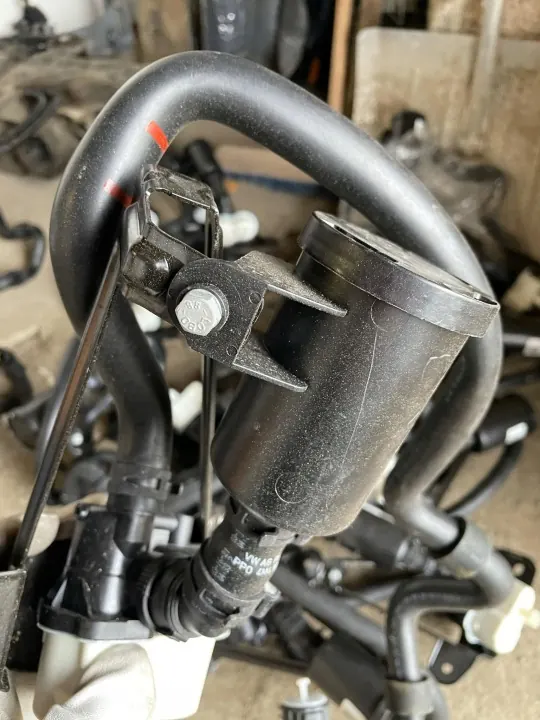 Pompe filtre à charbon OEM 4M4201997G pour Audi VW image 5