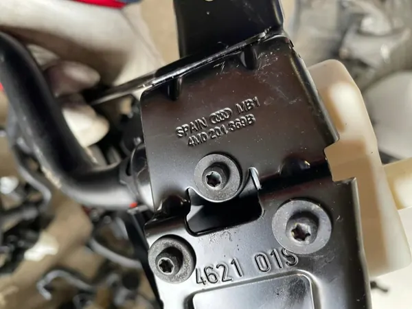 Pompe filtre à charbon OEM 4M4201997G pour Audi VW image 6