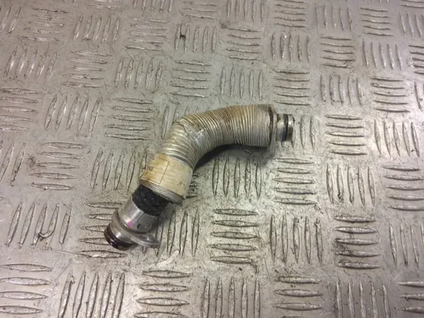BMW Öleinfüllrohr OEM 8629970 - Gebraucht image 2