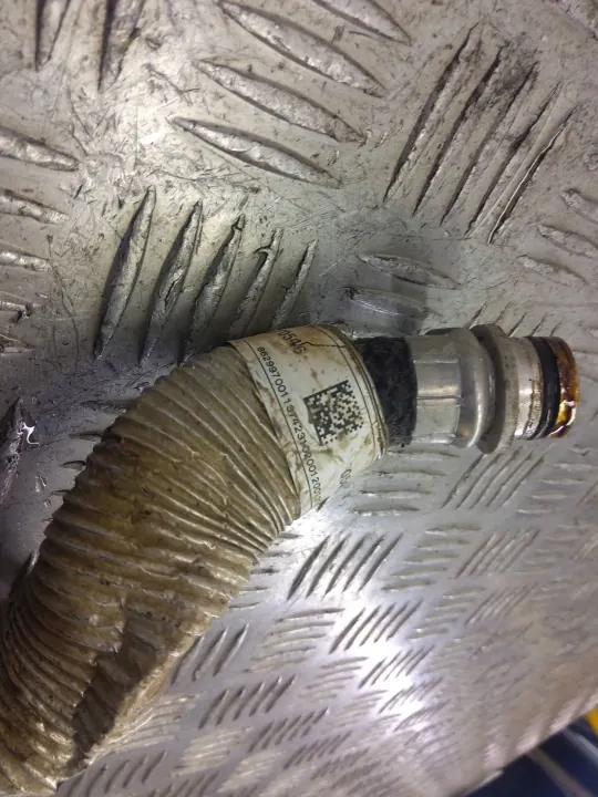 BMW Öleinfüllrohr OEM 8629970 - Gebraucht image 8