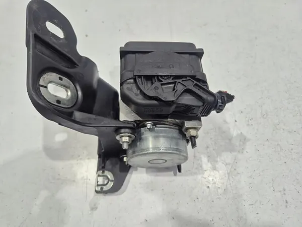 Pompe ABS OEM 13337843 pour Opel Corsa D - Occasion image 3