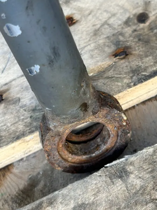 Cilindro de elevación cabina DAF XF 106 OEM 1444742 - Usado image 3