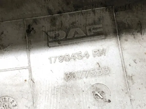Lente de farol direito DAF XF OEM 1798454 image 7