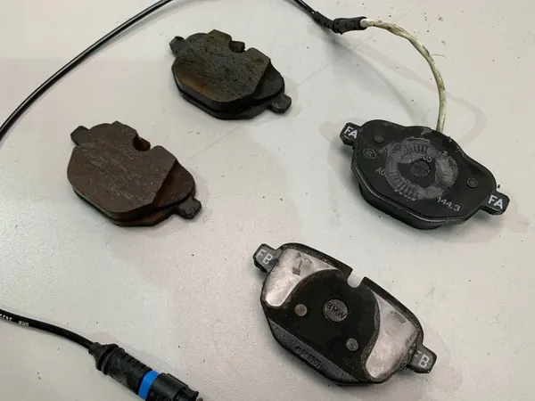 OEM 6892641 Bakre Bromsbelägg för BMW X4/X3 image 3
