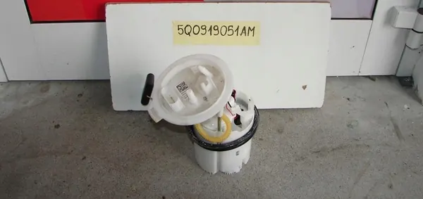 Bomba de combustível VW GOLF VII TSI 5Q0919051AM image 2