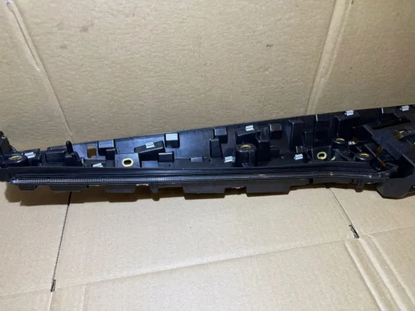 Audi A6 C8 LED-koristeen kiinnitys OEM 4K1857736 image 6