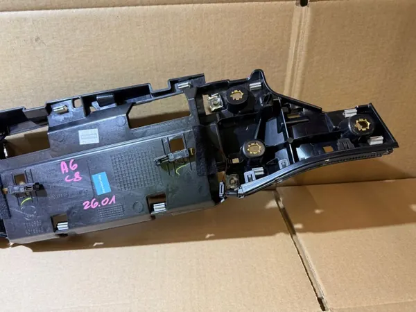 Audi A6 C8 LED-koristeen kiinnitys OEM 4K1857736 image 7