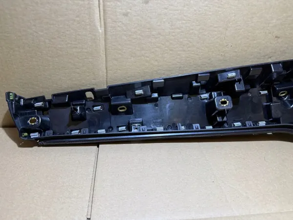 Audi A6 C8 LED-koristeen kiinnitys OEM 4K1857736 image 9