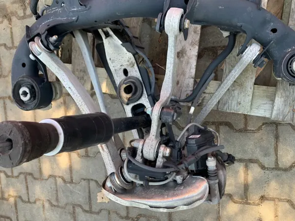 Viga Suspensión Trasera & Rótulas AUDI A6 C8 OEM image 6