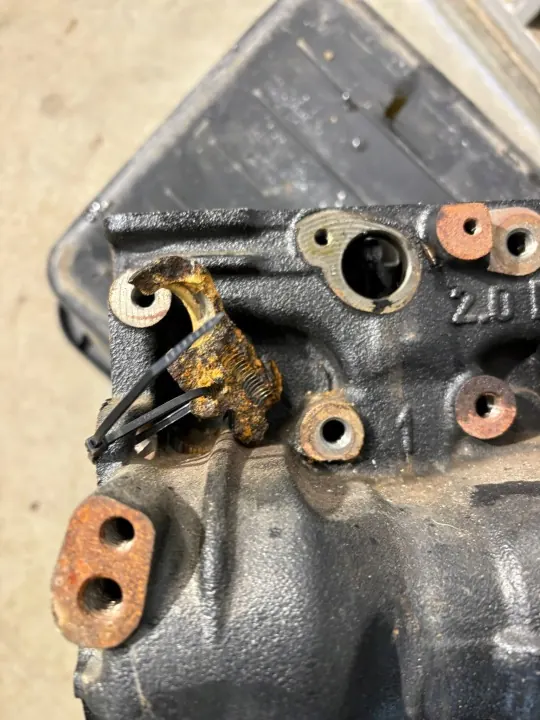 VW Tiguan moottorilohko OEM 03N023A BBT02332 2.0 TDI image 7