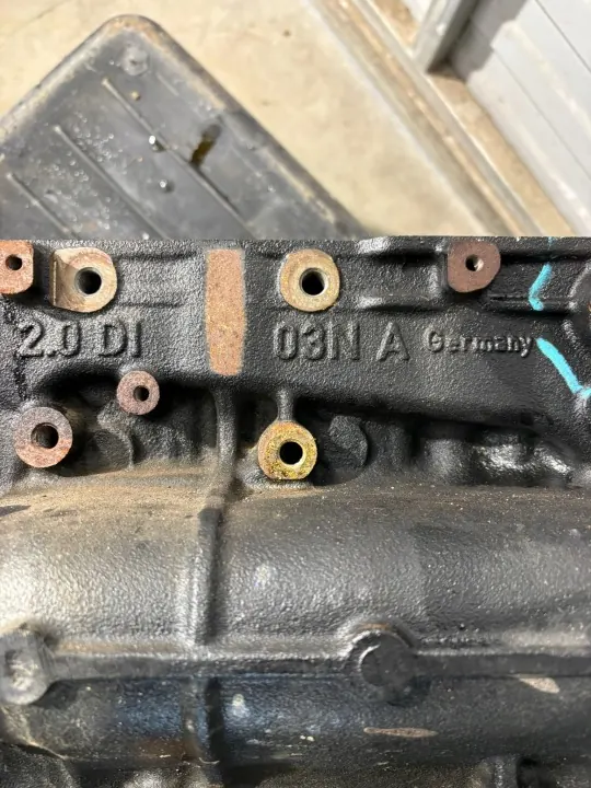 VW Tiguan moottorilohko OEM 03N023A BBT02332 2.0 TDI image 8