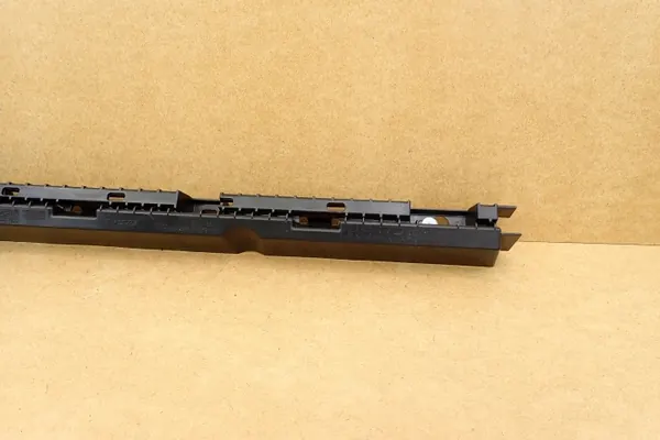 Volvo XC90 II 2014- Oikea taka kynnyskiinnike OEM 32216526 image 3