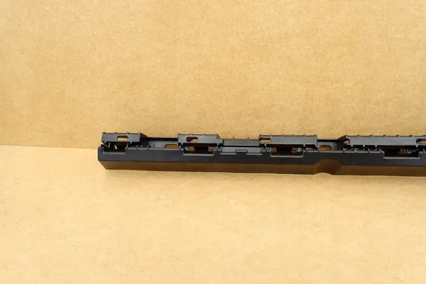 Volvo XC90 II 2014- Oikea taka kynnyskiinnike OEM 32216526 image 5
