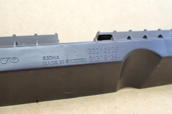 Volvo XC90 II 2014- Oikea taka kynnyskiinnike OEM 32216526 image 6