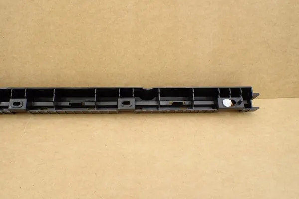 Volvo XC90 II 2014- Oikea taka kynnyskiinnike OEM 32216526 image 8
